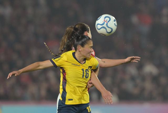 Ecuador's midfielder #16 Ligia Moreira heads the ball during the CONMEBOL Nations League Women football match between Chile and Ecuador at the National Stadium in Santiago on June 5, 2026. (Photo by Rodrigo ARANGUA / AFP)