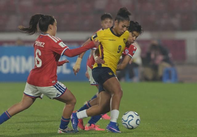 Chile's midfielder #06 Yastin Jimenez and Ecuador's forward #09 Nayely Bolanos fight for the ball during the CONMEBOL Nations League Women football match between Chile and Ecuador at the National Stadium in Santiago on June 5, 2026. (Photo by Rodrigo ARANGUA / AFP)