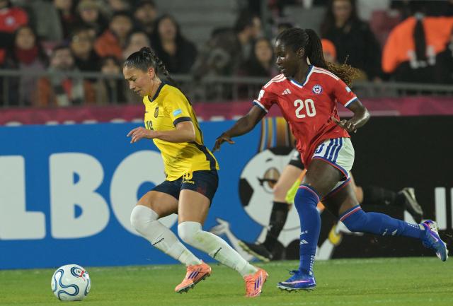 Ecuador's midfielder #16 Ligia Moreira and Chile's midfielder #20 Mary Valencia fight for the ball during the CONMEBOL Nations League Women football match between Chile and Ecuador at the National Stadium in Santiago on June 5, 2026. (Photo by Rodrigo ARANGUA / AFP)
