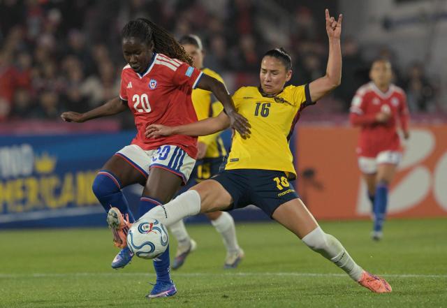 Ecuador's midfielder #16 Ligia Moreira and Chile's midfielder #20 Mary Valencia fight for the ball during the CONMEBOL Nations League Women football match between Chile and Ecuador at the National Stadium in Santiago on June 5, 2026. (Photo by Rodrigo ARANGUA / AFP)