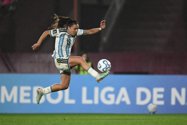 Argentina's defender #15 Maria Bonsegundo controls the ball  during the CONMEBOL Nations League Women football match between Argentina and Peru at the Florencio Sola stadium in Buenos Aires on June 5, 2026. (Photo by Luis ROBAYO / AFP)
