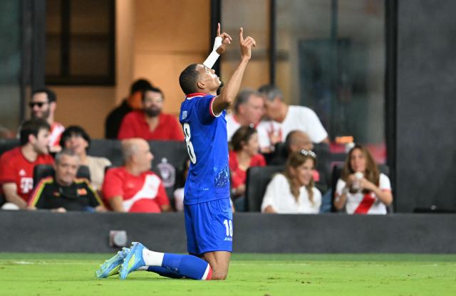 Haiti's forward #18 Wilson Isidor celebrates scoring his team's first goal during the international friendly football match between Haiti and Peru at Nu Stadium in Miami, Florida on June 5, 2026. (Photo by CHANDAN KHANNA / AFP)