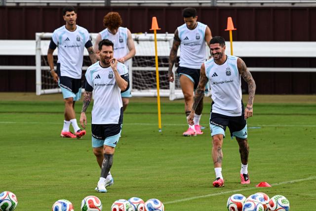 Argentina's players Lionel Messi (L) and Rodrigo De Paul (R) participate in a training session at Kyle Field in College Station, Texas, on June 5, 2026, the day before a friendly match against Honduras. Argentina will face Honduras in a friendly match on June 6, 2026. (Photo by RONALDO SCHEMIDT / AFP)