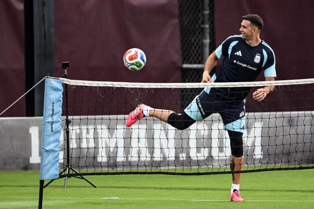 Argentina's goalkeeper Emiliano "Dibu" Martinez practices a drill during a training session at Kyle Field in College Station, Texas, on June 5, 2026. Argentina will face Honduras in a friendly match on June 6, 2026. (Photo by RONALDO SCHEMIDT / AFP)