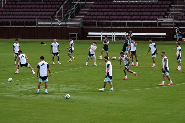 Argentina's players participate in a training session at Kyle Field in College Station, Texas, on June 5, 2026, the day before a friendly match against Honduras. Argentina will face Honduras in a friendly match on June 6, 2026. (Photo by RONALDO SCHEMIDT / AFP)