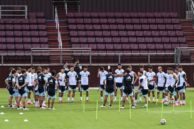 Argentina's players participate in a training session at Kyle Field in College Station, Texas, on June 5, 2026, the day before a friendly match against Honduras. Argentina will face Honduras in a friendly match on June 6, 2026. (Photo by RONALDO SCHEMIDT / AFP)