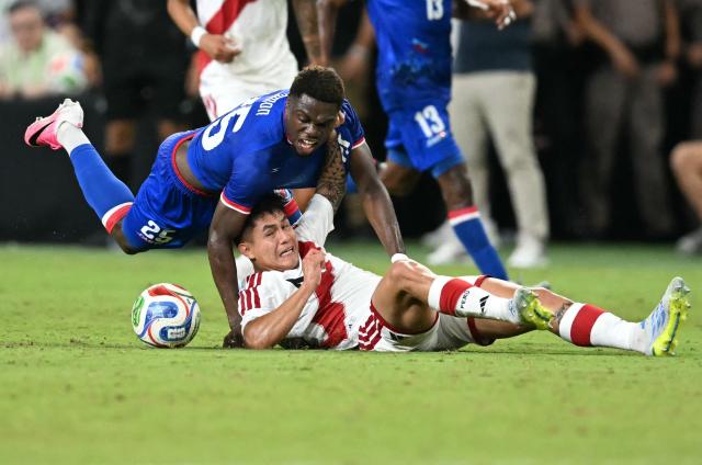 Haiti's midfielder #25 Dominique Simon and Peru's midfielder #06 Jesus Pretell fight for the ball during the international friendly football match between Haiti and Peru at Nu Stadium in Miami, Florida on June 5, 2026. (Photo by CHANDAN KHANNA / AFP)
