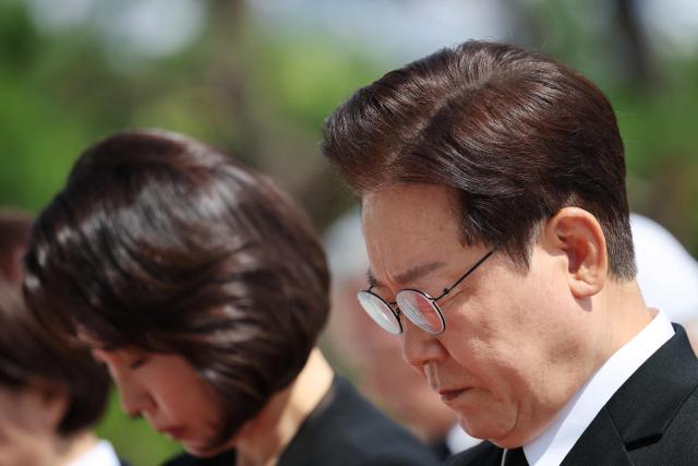 South Korea's President Lee Jae Myung (R) and his wife Kim Hea Kyung pay their tribute during a ceremony marking the 71st Memorial Day to commemorate veterans and independent activists at the National Cemetery in Seoul on June 6, 2026. (Photo by KIM HONG-JI / POOL / AFP)