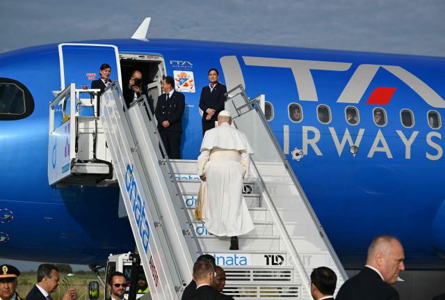 Pope Leo XIV boards his plane heading to Madrid at Rome's Fiumicino airport, on June 6, 2026. Pope Leo XIV is visiting Spain June 6-12 with stops in Madrid, Barcelona, and the Canary Islands, where he will meet with migrants and organisations dedicated to helping them. (Photo by Alberto PIZZOLI / AFP)