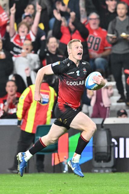 Crusaders' Johnny McNicholl charges forward to score a try during the Super Rugby Pacific Quarter final match between the Canterbury Crusaders and Blues at One New Zealand Stadium in Christchurch on June 6, 2026. (Photo by Sanka VIDANAGAMA / AFP)