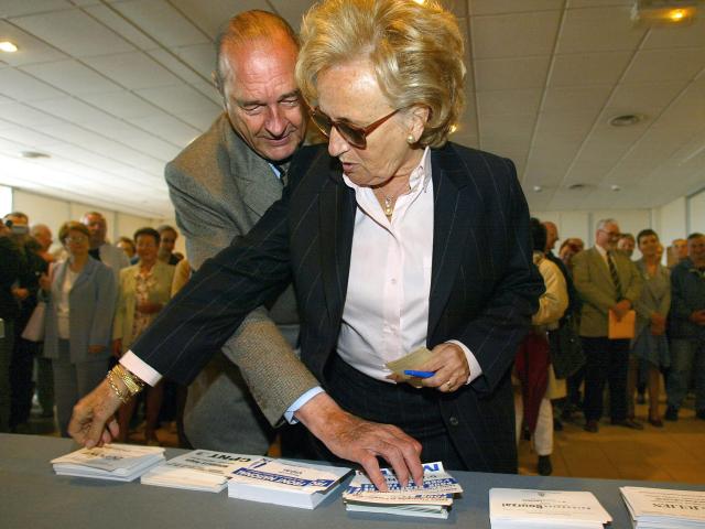 (FILES) French President Jacques Chirac and first Lady Bernadette pick up ballots before casting their vote 09 June 2002 in the central town of Sarran during the first round of legislative elections. Bernadette Chirac, widow of former President of the Republic Jacques Chirac, died on June 5, 2026 in the evening at the age of 93, her daughter Claude Chirac told AFP on June 6, 2026. (Photo by PATRICK KOVARIK / AFP)