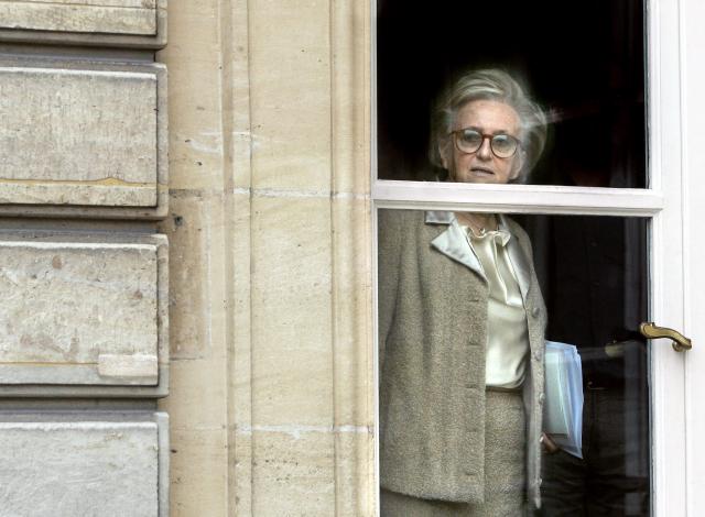 (FILES) French first lady Bernadette Chirac looks through a window at the presidential Elysee Palace in Paris on November 21, 2005. Bernadette Chirac, widow of former President of the Republic Jacques Chirac, died on June 5, 2026 in the evening at the age of 93, her daughter Claude Chirac told AFP on June 6, 2026. (Photo by PATRICK KOVARIK / AFP)