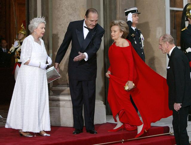 (FILES) Queen Elizabeth II (L) is greeted by French President Jacques Chirac (C) and Bernadette Chirac as she arrives with her husband Prince Philip (R) at the Elysee Palace for a state banquet, in Paris on April 5, 2004. Bernadette Chirac, widow of former President of the Republic Jacques Chirac, died on June 5, 2026 in the evening at the age of 93, her daughter Claude Chirac told AFP on June 6, 2026. (Photo by PATRICK KOVARIK / AFP)