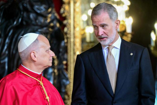 Spain's Felipe VI talks with Pope Leo XIV during a welcome ceremony at the Royal Palace in Madrid on June 6, 2026. Pope Leo XIV is visiting Spain June 6-12 with stops in Madrid, Barcelona, and the Canary Islands, where he will meet with migrants and organisations dedicated to helping them. (Photo by Stefano RELLANDINI / AFP)