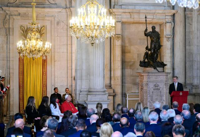 Spain's Felipe VI talks as Pope Leo XIV  (C,L) listen during a welcome ceremony at the Royal Palace in Madrid on June 6, 2026. Pope Leo XIV is visiting Spain June 6-12 with stops in Madrid, Barcelona, and the Canary Islands, where he will meet with migrants and organisations dedicated to helping them. (Photo by Stefano RELLANDINI / AFP)