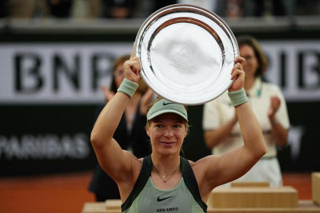 Netherlands' Diede de Groot poses with ther trophy after defeating France's Ksenia Chasteau after their women's singles wheelchair final match on day 14 of the French Open tennis tournament on Court Suzanne-Lenglen at the Roland-Garros Complex in Paris on June 6, 2026. (Photo by Dimitar DILKOFF / AFP)