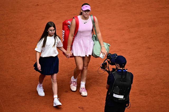 Russia's Mirra Andreeva arrives on the court to play against Poland's Maja Chwalinska during their women's final singles match on day 14 of the French Open tennis tournament on Court Philippe-Chatrier at the Roland-Garros Complex in Paris on June 6, 2026. (Photo by JULIEN DE ROSA / AFP)