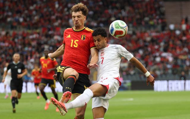 Belgium's defender #15 Thomas Meunier (L) and Tunisia's forward #07 Elias Achouri fight for the ball during the international friendly football match between Belgium and Tunisia at the King Baudouin Stadium in Brussels on June 6, 2026. (Photo by VIRGINIE LEFOUR / BELGA / AFP) / Belgium OUT