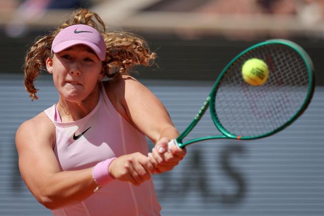 Russia's Mirra Andreeva plays a forehand return to Poland's Maja Chwalinska during their women's final singles match on day 14 of the French Open tennis tournament on Court Philippe-Chatrier at the Roland-Garros Complex in Paris on June 6, 2026. (Photo by Thomas SAMSON / AFP)