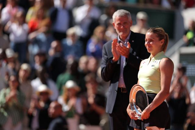 Poland's Maja Chwalinska poses with the runners up trophy on the podium at the end of her women's final singles match against Russia's Mirra Andreeva on day 14 of the French Open tennis tournament on Court Philippe-Chatrier at the Roland-Garros Complex in Paris on June 6, 2026. (Photo by Thomas SAMSON / AFP)