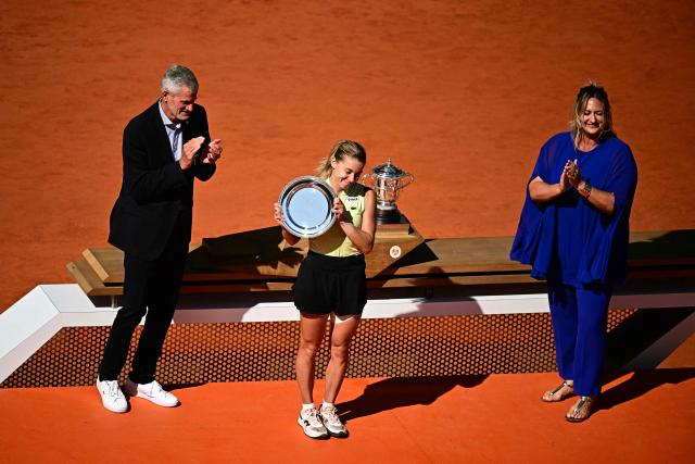 Runner up Poland's Maja Chwalinska, next to Former French tennis player Mary Pierce (R) and French Tennis Federation's President Gilles Moretton (L), stands on the podium of the French Open tennis tournament women's singles final match after her match against Russia's Mirra Andreeva on day 14 on Court Philippe-Chatrier at the Roland-Garros Complex in Paris on June 6, 2026. (Photo by JULIEN DE ROSA / AFP)