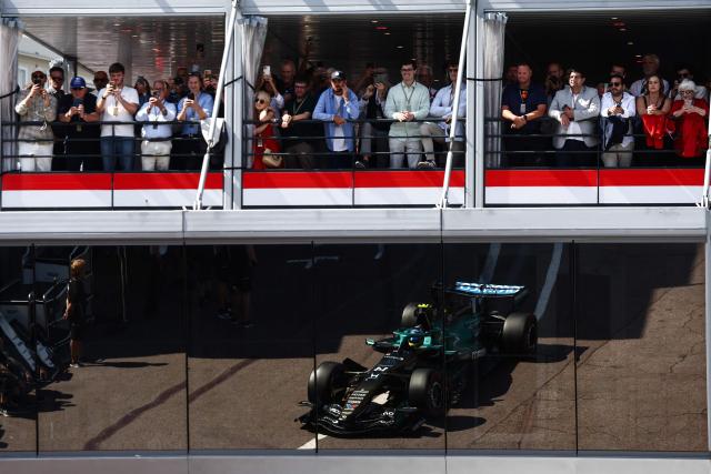Members of the public watch Aston Martin's Spanish driver Fernando Alonso competing in the qualifying session at the Monaco street circuit in Monaco, ahead of the Monaco Formula 1 Grand Prix, on June 6, 2026. (Photo by Jakub Porzycki / POOL / AFP)