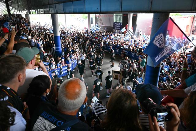 Vannes players arrive at the Ernest Wallon Stadium before the French Pro D2 rugby union final match between RC Vannes and Provence Rugby in Toulouse, southwestern France, on June 6, 2026. (Photo by Lionel BONAVENTURE / AFP)