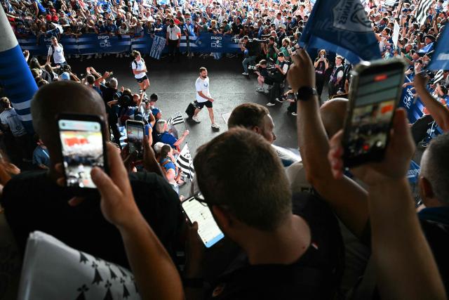 Vannes players arrive at the Ernest Wallon Stadium before the French Pro D2 rugby union final match between RC Vannes and Provence Rugby in Toulouse, southwestern France, on June 6, 2026. (Photo by Lionel BONAVENTURE / AFP)