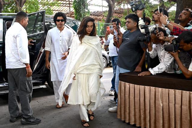 Bollywood actor Farhan Akhtar and his wife Shibani Dandekar arrive to offer funeral prayers for film producer Pahlaj Nihalani in Mumbai on June 6, 2026. (Photo by SUJIT JAISWAL / AFP)