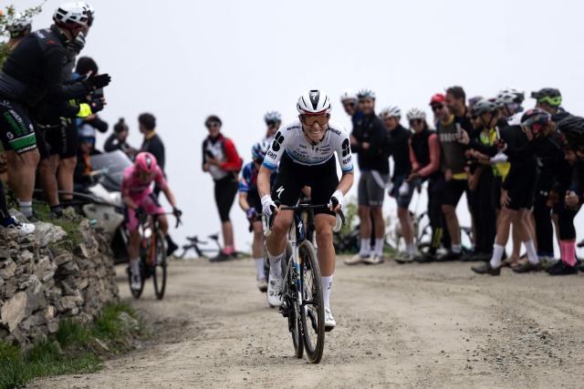 FDJ SUEZ' Dutch rider Demi Vollering climbs the Colle delle Finestre mountain pass as she competes in the 8th stage of the Giro d'Italia Women 2026 - Tour of Italy Women cycling race between Rivoli and Sestriere on June 6, 2026. (Photo by MARCO BERTORELLO / AFP)
