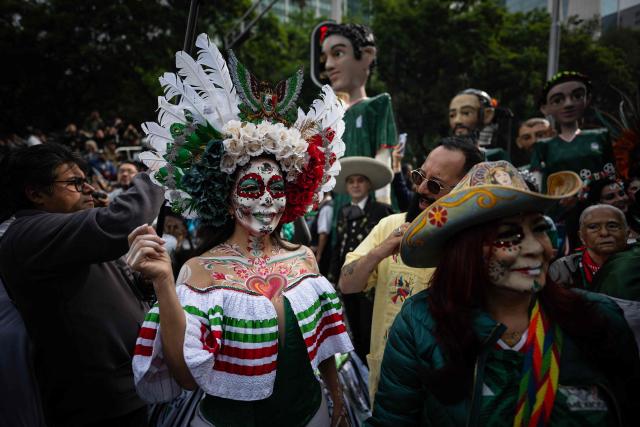 Women dressed as Catrinas are seen before the start of a Guinness World Record attempt for the world’s largest Mexican Wave in Mexico City on June 6, 2026. (Photo by Carl de Souza / AFP)
