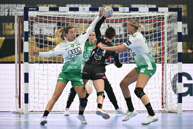 Brest Bretagne's Russian right back Anna Vyakhireva (2nd R), Gyori's Swedish line player Anna Lagerquist (L) and Gyori's Dutch left back Kelly Dulfer (R) vie for the ball in front of Gyori's Hungarian goalkeeper Zsofi Szemerey (2nd L) during the EHF Women's Handball Champions League semi-final match between Brest Bretagne Handball and Gyori Audi ETO KC in Budapest on June 6, 2026. (Photo by Attila KISBENEDEK / AFP)