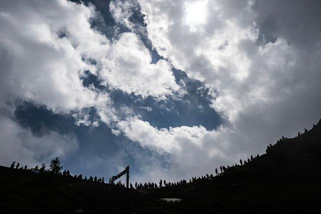 People wait for the riders at the Colle delle Finestre during the 8th stage of the Giro d'Italia Women 2026 - Tour of Italy Women cycling race between Rivoli and Sestriere, on June 6, 2026. (Photo by MARCO BERTORELLO / AFP)