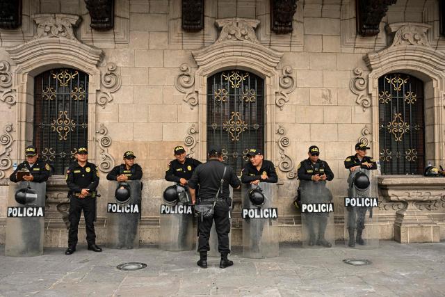 Peruvian police members stand guard in the surroundings of the Government Palace in Lima on June 6, 2026 during security operations ahead of the presidential runoff. Right-wing candidate Keiko Fujimori and leftist Roberto Sanchez will face off in Peru's presidential runoff on June 7, 2026. (Photo by MARTIN BERNETTI / AFP)