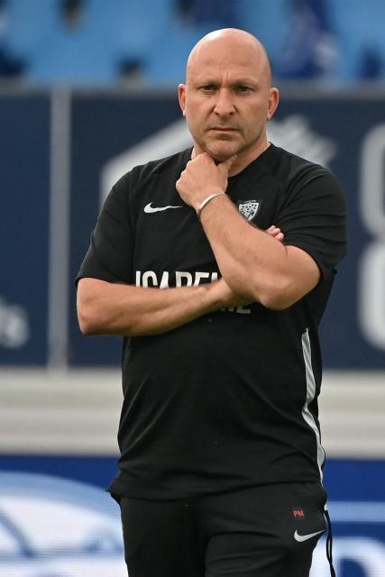 Toulon's French head coach Pierre Mignoni looks on prior to the French Top 14 rugby union match between Castres Olympique and Rugby Club Toulonnais (Toulon)  at Stade Pierre Fabre in Castres, southern France on June 6, 2026. (Photo by Matthieu RONDEL / AFP)