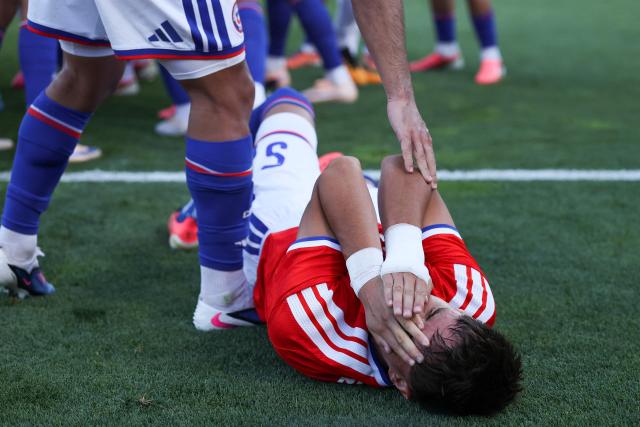 Chile’s defender #5 Ivan Roman reacts during the international friendly football match between Portugal and Chile at Estadio Nacional do Jamor in Oeiras, on June 6, 2026. (Photo by PATRICIA DE MELO MOREIRA / AFP)