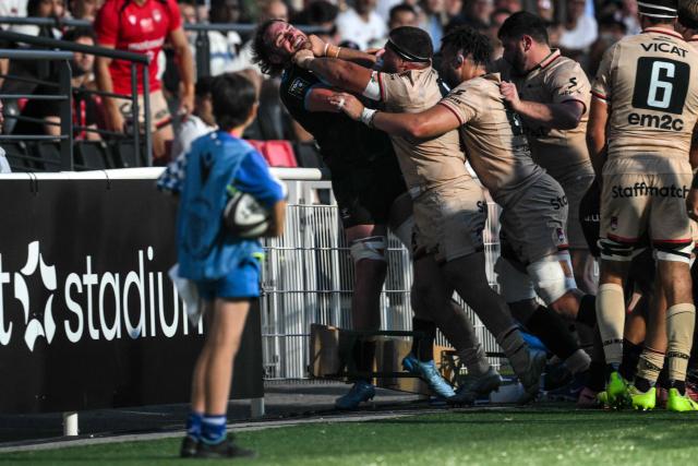 Montpellier’s French flanker Lenni Nouchi (L) fights with Lyon's players during the French Top14 rugby union match between Lyon Olympique Universitaire Rugby and  Montpellier Herault Rugby at the Gerland Stadium in Lyon, central-eastern France on June 6, 2026. (Photo by OLIVIER CHASSIGNOLE / AFP)