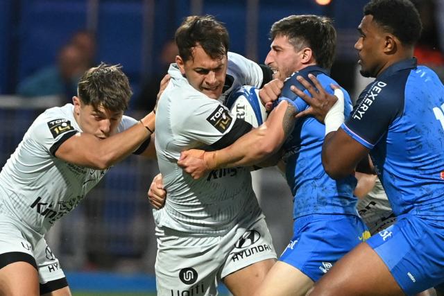 Toulon's French flanker Jules Coulon (2nd L) is tackled during the French Top 14 rugby union match between Castres Olympique and Rugby Club Toulonnais (Toulon)  at Stade Pierre Fabre in Castres, southern France on June 6, 2026. (Photo by Matthieu RONDEL / AFP)