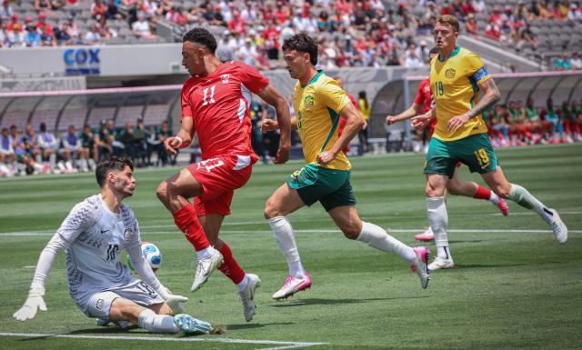 Switzerland's Dan Ndoye aatempts to score against Australia's goalkeeper Patrick Beach during a friendly match at Snapdragon Stadium in San Diego, California, on June 6, 2026, ahead of the 2026 FIFA World Cup. (Photo by SANDY HUFFAKER / AFP)