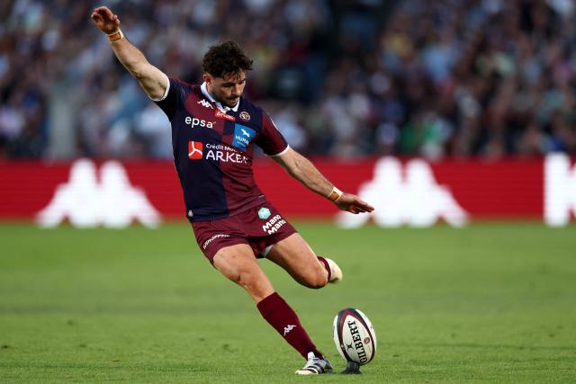 Bordeaux' French fly half Hugo Reus shoots a penalty kick during the French Top14 rugby union match between Union Bordeaux-Begles (UBB) and ASM Clermont Auvergne at the Chaban-Delmas Stadium in Bordeaux, south-western France on June 6, 2026. (Photo by ROMAIN PERROCHEAU / AFP)