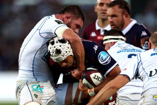 Bordeaux' French number 8 Temo Matiu (C) is tackled by Clermont's Argentine lock Marcos Kremer during the French Top14 rugby union match between Union Bordeaux-Begles (UBB) and ASM Clermont Auvergne at the Chaban-Delmas Stadium in Bordeaux, south-western France on June 6, 2026. (Photo by ROMAIN PERROCHEAU / AFP)