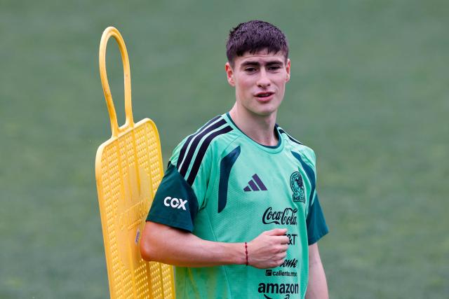 Mexico's forward Armando Gonzalez gestures during a training session ahead of the FIFA 2026 World Cup at Centro de Alto Rendimiento in Mexico City on June 6, 2026. (Photo by Rodrigo Oropeza / AFP)