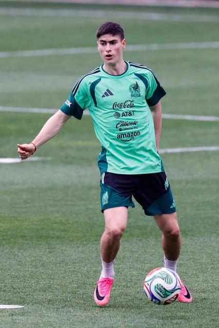 Mexico's forward Armando Gonzalez controls the ball during a training session ahead of the FIFA 2026 World Cup at Centro de Alto Rendimiento in Mexico City on June 6, 2026. (Photo by Rodrigo Oropeza / AFP)