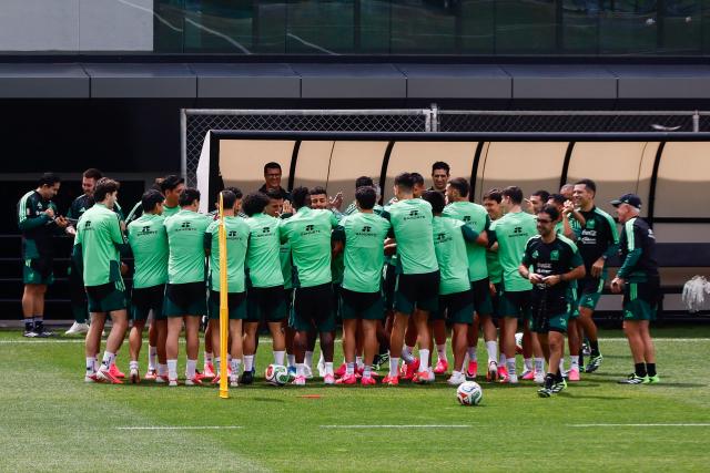 Mexico players gather on the pitch during a training session ahead of the FIFA 2026 World Cup at Centro de Alto Rendimiento in Mexico City on June 6, 2026. (Photo by Rodrigo Oropeza / AFP)
