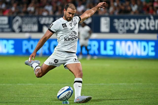 Toulon's French full-back Melvyn Jaminet kicks the ball to convert a try during the French Top 14 rugby union match between Castres Olympique and Rugby Club Toulonnais (Toulon) at Stade Pierre Fabre in Castres, southern France on June 6, 2026. (Photo by Matthieu RONDEL / AFP)