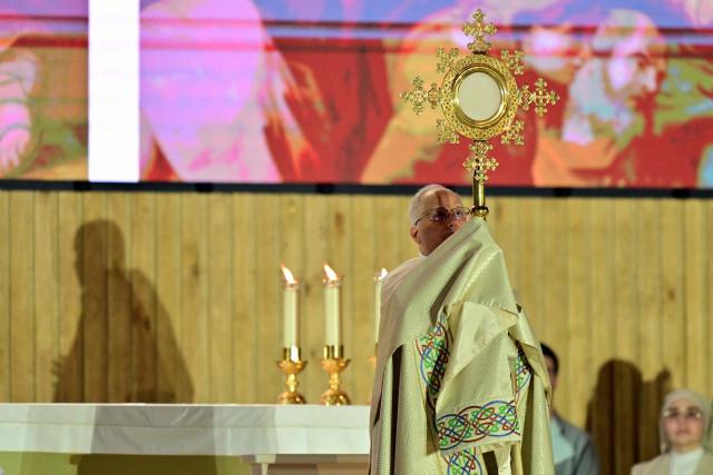 Pope Leo XIV holds up a cross during a prayer vigil with young people in the Plaza de Lima in Madrid on June 6, 2026. Pope Leo XIV is visiting Spain June 6-12 with stops in Madrid, Barcelona, and the Canary Islands, where he will meet with migrants and organisations dedicated to helping them. (Photo by Stefano RELLANDINI / AFP)