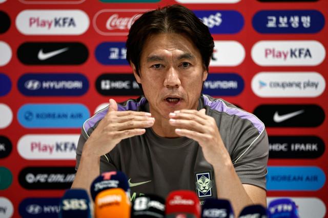 South Korea's coach Myung-Bo Hong speaks during a press conference before a training session at the Verde Valle training ground in Zapopan, Jalisco state, Mexico, on June 6, 2026, ahead of the FIFA 2026 World Cup football tournament. (Photo by Ulises Ruiz / AFP)