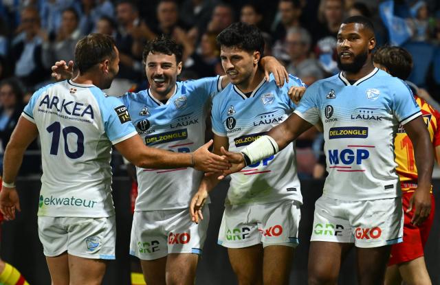 (From L) Bayonne's French fly-half Joris Segonds, Bayonne's French scrum-half Baptiste Germain, Bayonne's French full-back Yohan Orabe and Bayonne's French full-back Cheikh Tiberghien celebrate after Bayonne scored a try during the French Top14 rugby union match between Aviron Bayonnais (Bayonne) and USA Perpignan at Stade Jean Dauger in Bayonne, south-western France on June 6, 2026. (Photo by Gaizka IROZ / AFP)