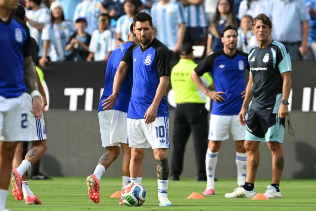 Argentina's forward #10 Lionel Messi warms-up ahead of the international friendly football match between Argentina and Honduras at Kyle Field in College Station, Texas on June 6, 2026. (Photo by RONALDO SCHEMIDT / AFP)