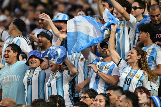 Argentina fans cheer during the international friendly football match between Argentina and Honduras at Kyle Field in College Station, Texas on June 6, 2026. (Photo by RONALDO SCHEMIDT / AFP)